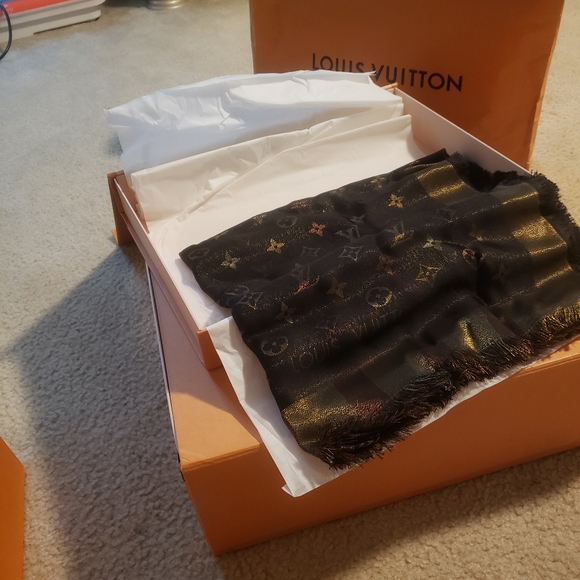 Louis Vuitton scarf - Picture 4 of 4